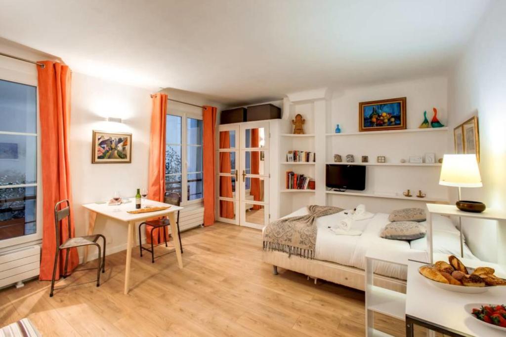 Cozy Studio Near Canal Saint Martin - image 4