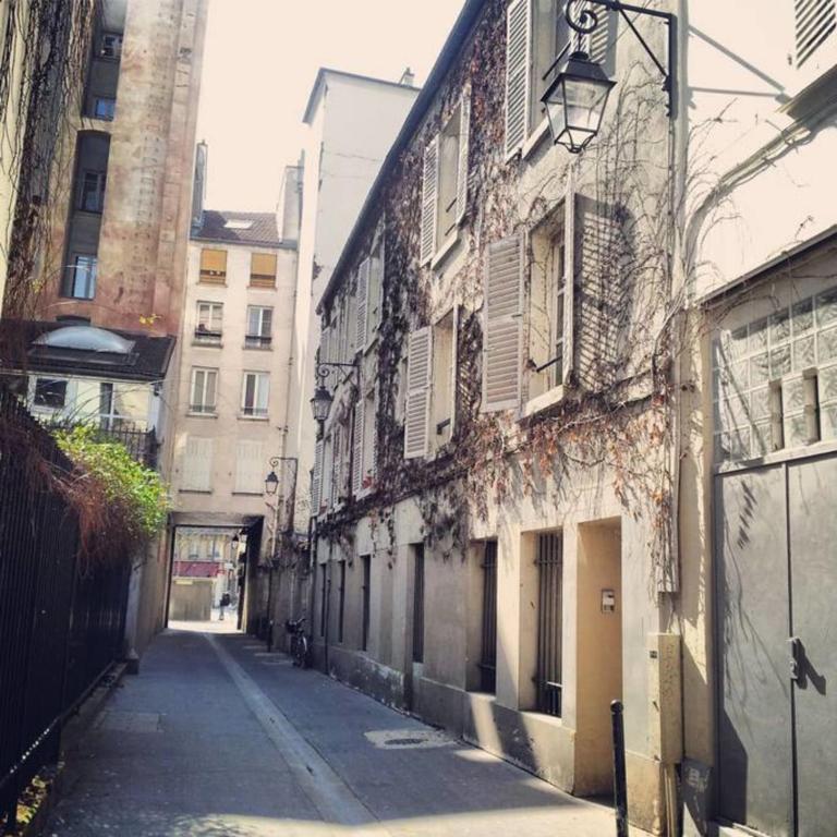 Cozy Studio Near Canal Saint Martin - image 6