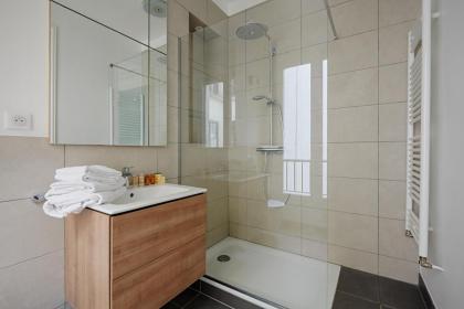 Veeve - Emerald Exuberance - image 22