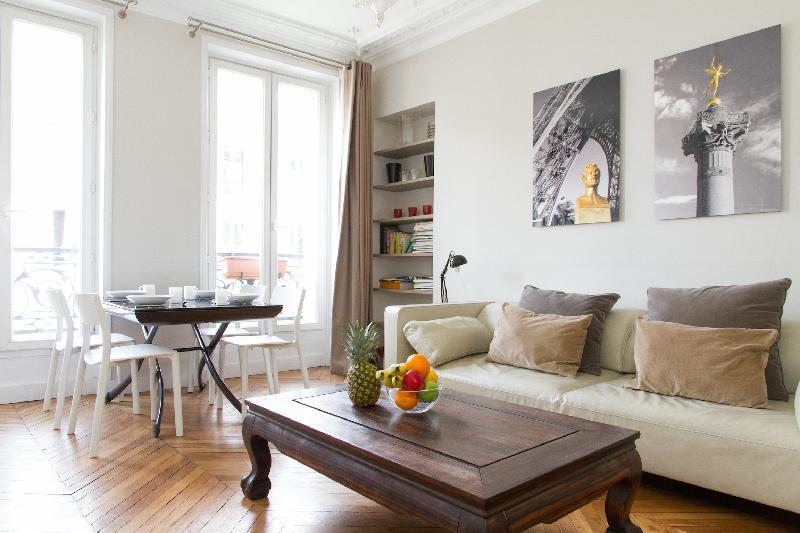 ST PAUL- ELEGANT 2BR IN THE HEART OF LE MARAIS  - image 3