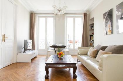ST PAUL- ELEGANT 2BR IN THE HEART OF LE MARAIS  - image 4