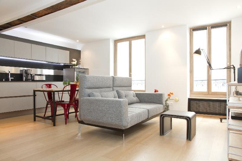 IN THE HEART OF ST.GERMAIN- STYLISH LEFT BANK FLAT - main image