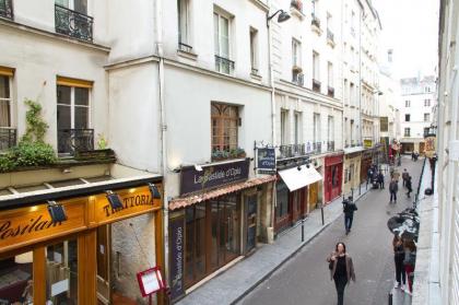 IN THE HEART OF ST.GERMAIN- STYLISH LEFT BANK FLAT - image 3