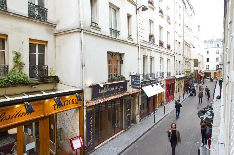 IN THE HEART OF ST.GERMAIN- STYLISH LEFT BANK FLAT - image 3