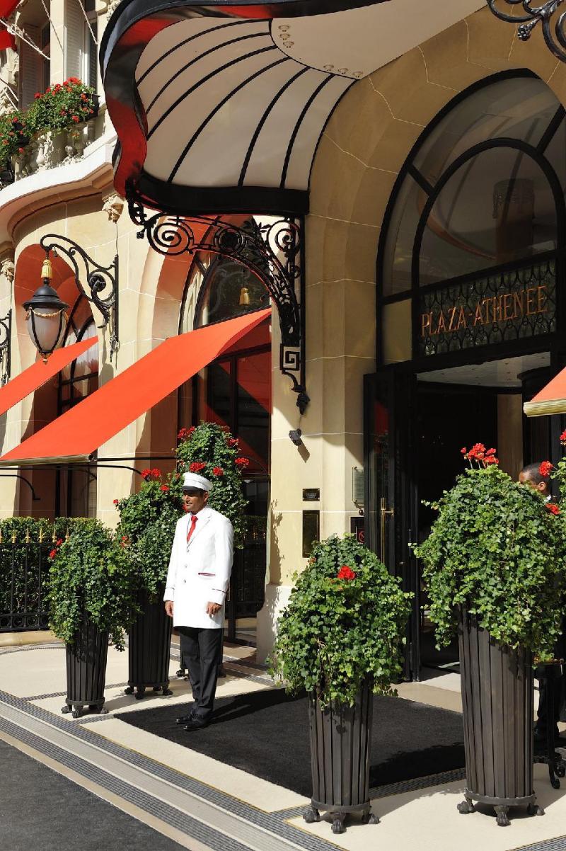 Hotel Plaza Athenee - Dorchester Collection - main image