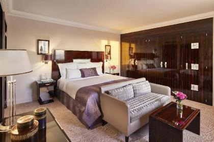 Hotel Plaza Athenee - Dorchester Collection - image 3