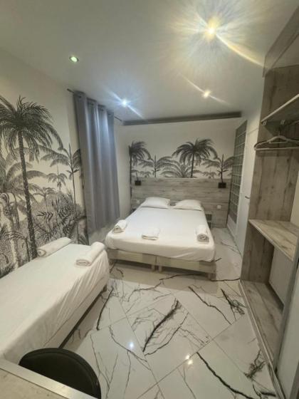 Modern's Hotel - image 23