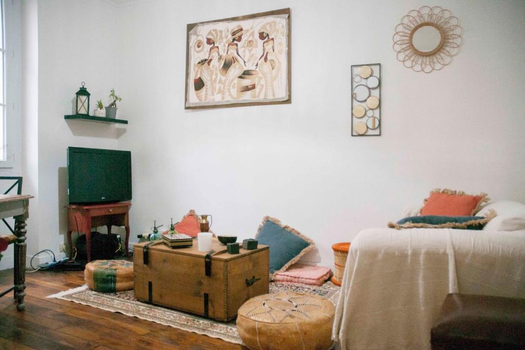 Charming flat in the heart of Paris - image 6