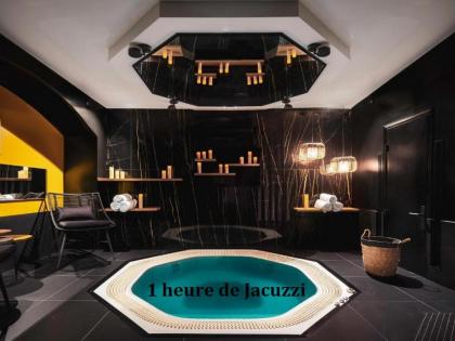 Love Hotel avec nuit insolite au Dandy et Jacuzzi privatise - image 21
