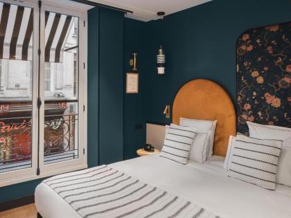 Love Hotel avec nuit insolite au Dandy et Jacuzzi privatise - image 22