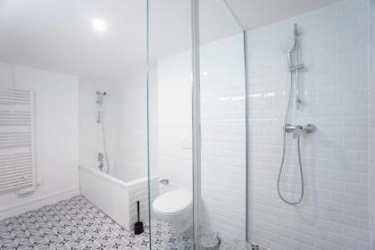 Large Apt Near Champ De Mars - image 23