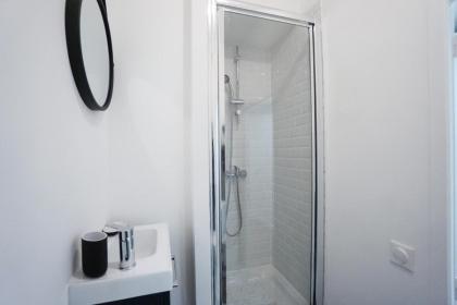 Large Apt Near Champ De Mars - image 24