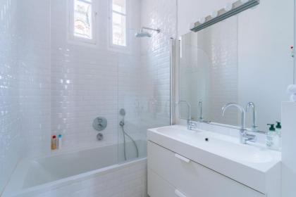 Gorgeous 3 Bedroom Flat at Eiffel Tower - image 24