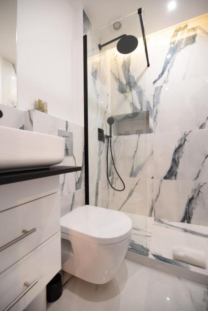 MBM - UPPER MARAIS - image 26