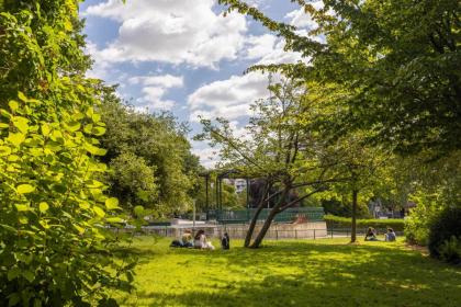 Veeve - Boughs on the Breeze - image 23