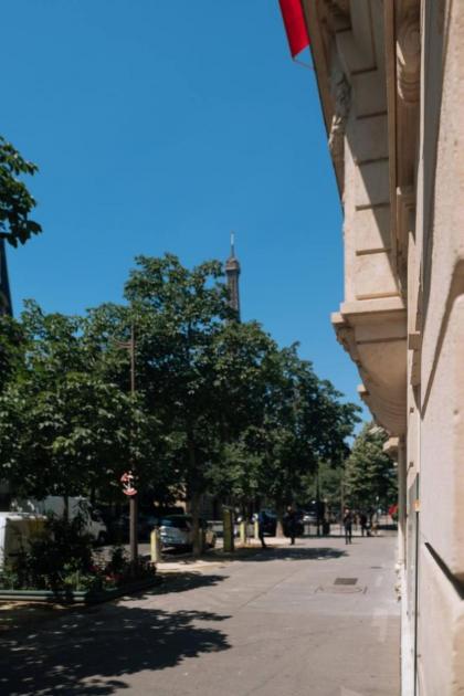 Luxurious 4 Bedroom Apartment next to The Eiffel Tower - image 25