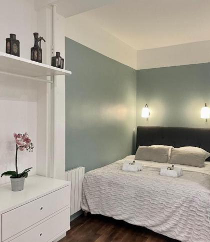 B 1599 - Stunning studio in Le Marais - image 26