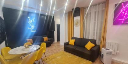 156 - Urban YSL Flat in Montorgueil - image 25
