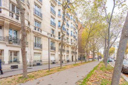 Paris Eiffel Studio - image 23