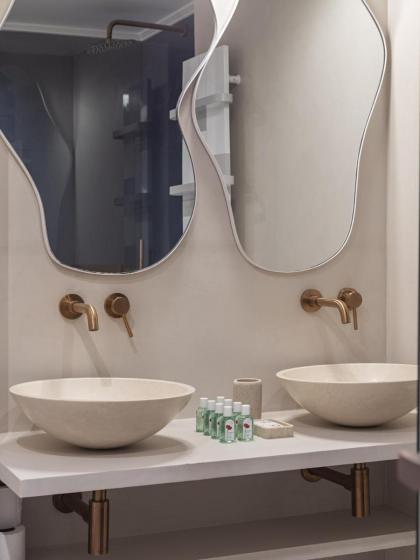 The Blue Suite on Champs Elysées Avenue - image 30