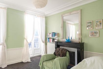 Beautiful 120m near the Sainte-Chapelle - image 23
