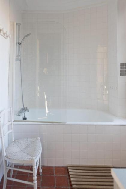 Beautiful 120m near the Sainte-Chapelle - image 25