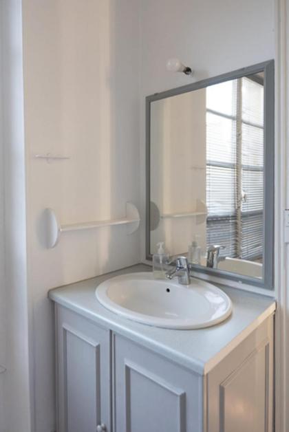 Beautiful 120m near the Sainte-Chapelle - image 27