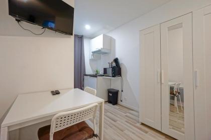 Nice studio near Montparnasse - image 25