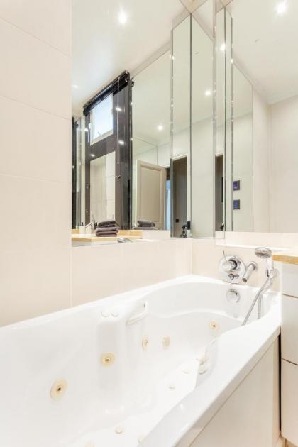 Luxury Living in Passy - image 22