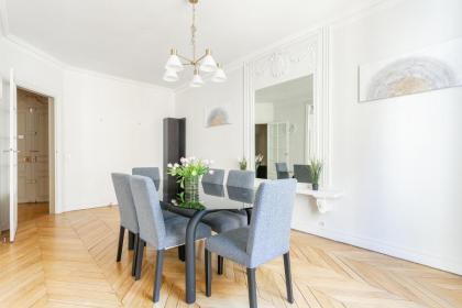 Luxury Living in Passy - image 24