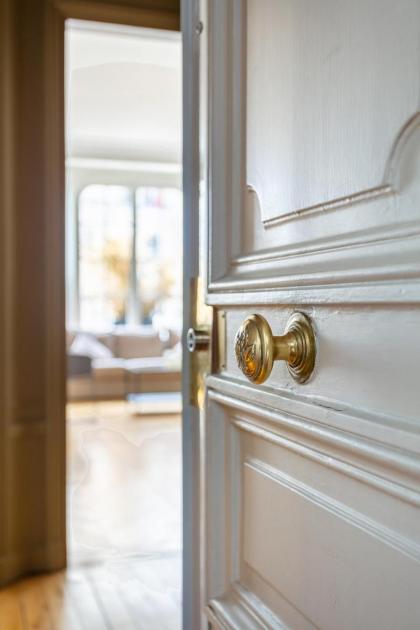 Luxury Living in Passy - image 26