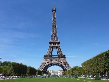 Large Modern Studio close to the Eiffel Tower and Paris Highlights - image 21