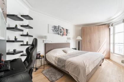 Appartement Haussmannien - dernier étage - image 25