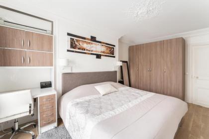 Appartement Haussmannien - dernier étage - image 26