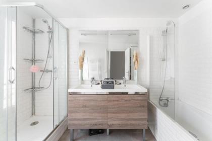 Appartement Haussmannien - dernier étage - image 27