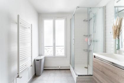 Appartement Haussmannien - dernier étage - image 29