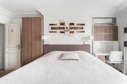 Appartement Haussmannien - dernier étage - image 30