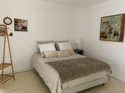 Artist's house - image 25