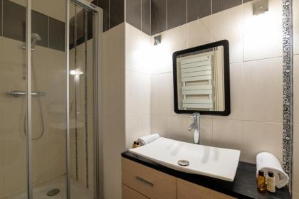 Veeve - Colourful Chords - image 30