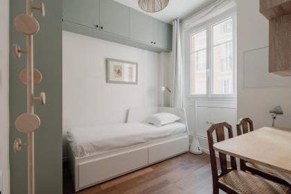 Veeve - La Vie Est Belle - image 25