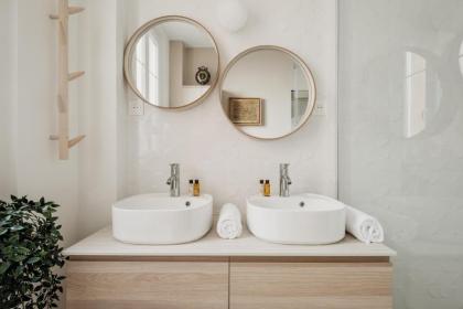 Veeve - La Vie Est Belle - image 27