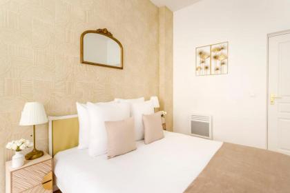 Cosy 3 bedroom & 2 bathroom Apartment - Opera - image 22