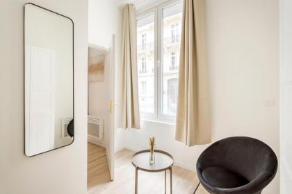 Cosy 3 bedroom & 2 bathroom Apartment - Opera - image 27