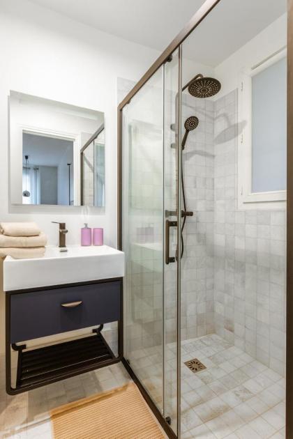 Luxury Living in Louvre - image 21