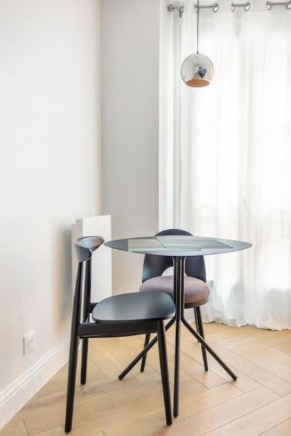 Luxury Living in Louvre - image 24