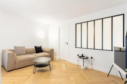 Luxury Living in Louvre - image 25