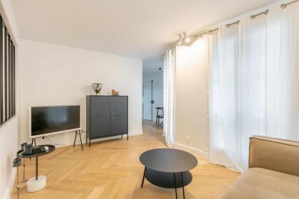 Luxury Living in Louvre - image 27