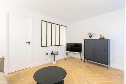 Luxury Living in Louvre - image 29