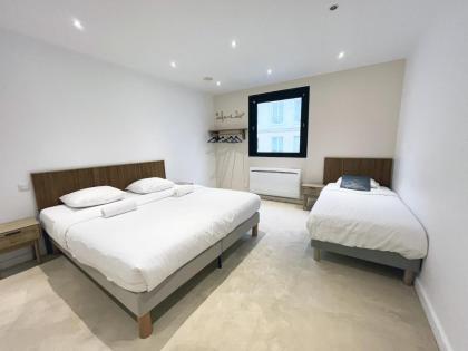166 - Urban Luxury Apartment in Center of Paris - image 22