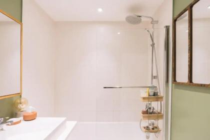 Beautiful Apart for 2 in Les Buttes Chaumont - image 27